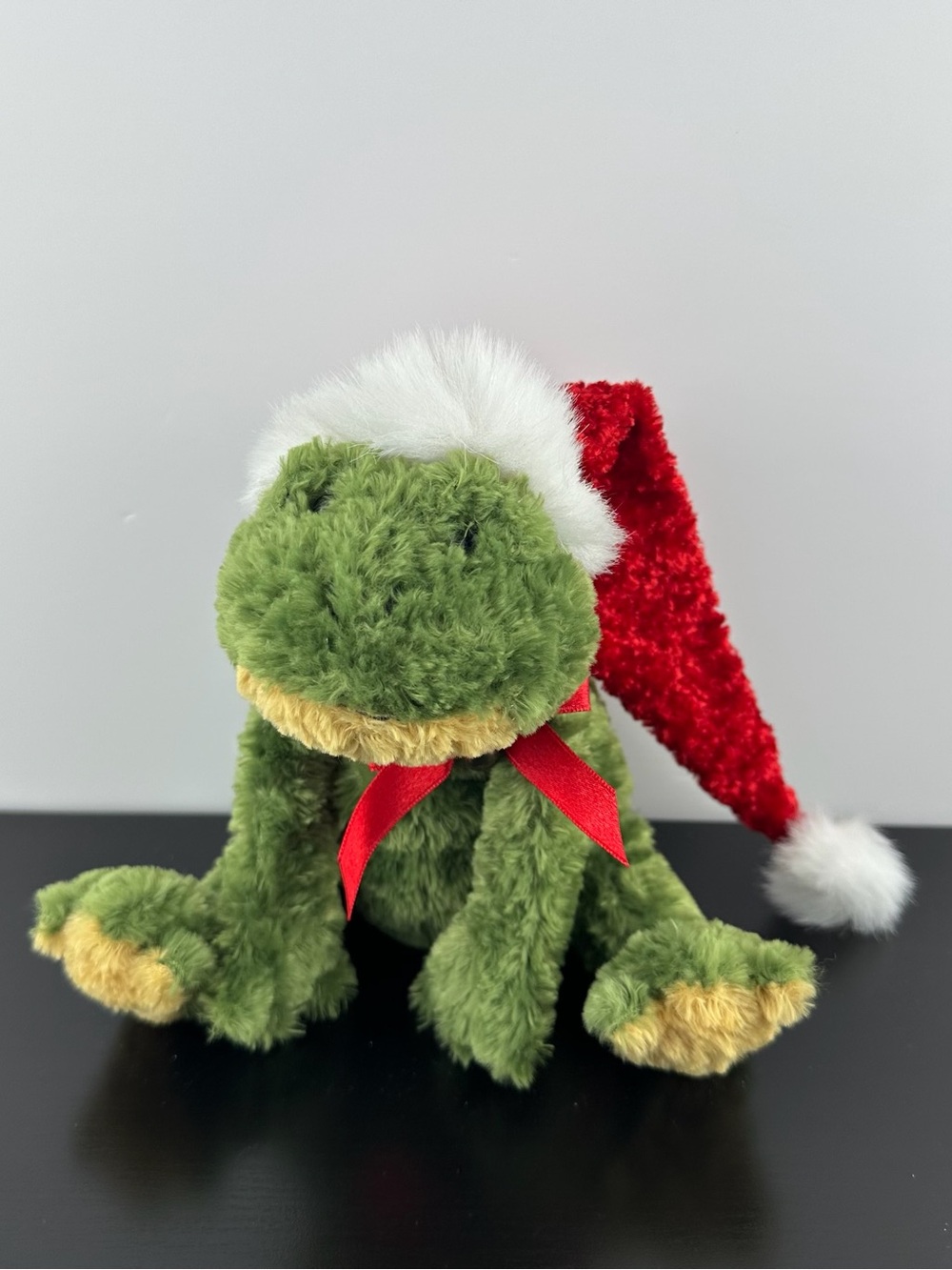 Ganz RARE Heritage Lil Quintin Green Christmas Frog 8” Santa Hat Bell Bow Plush